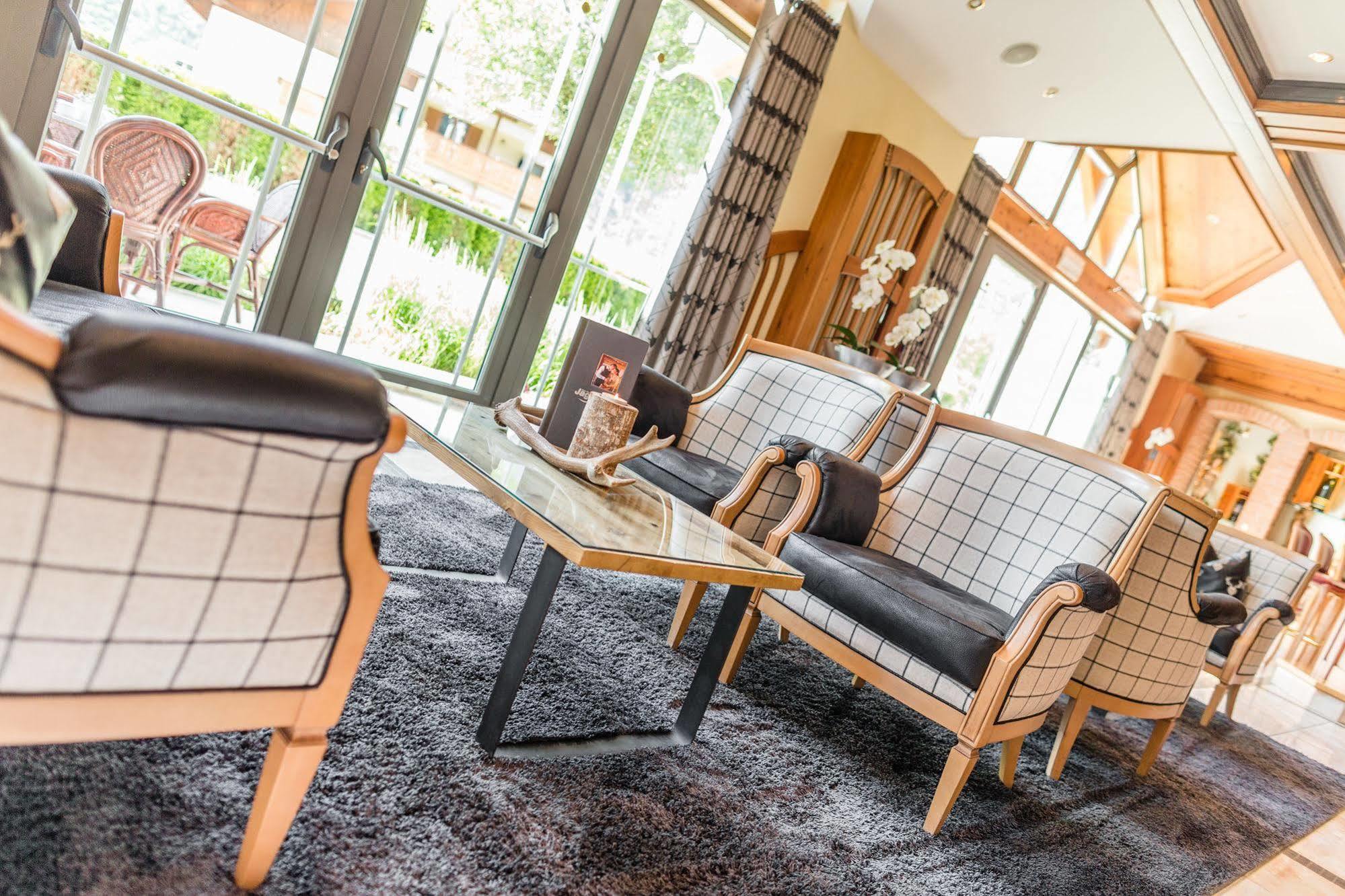 DolceVita Hotel Jagdhof Laces Esterno foto